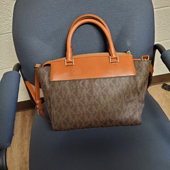 Michael Kors signature  Hudson Satchel - Picture 8 of 16